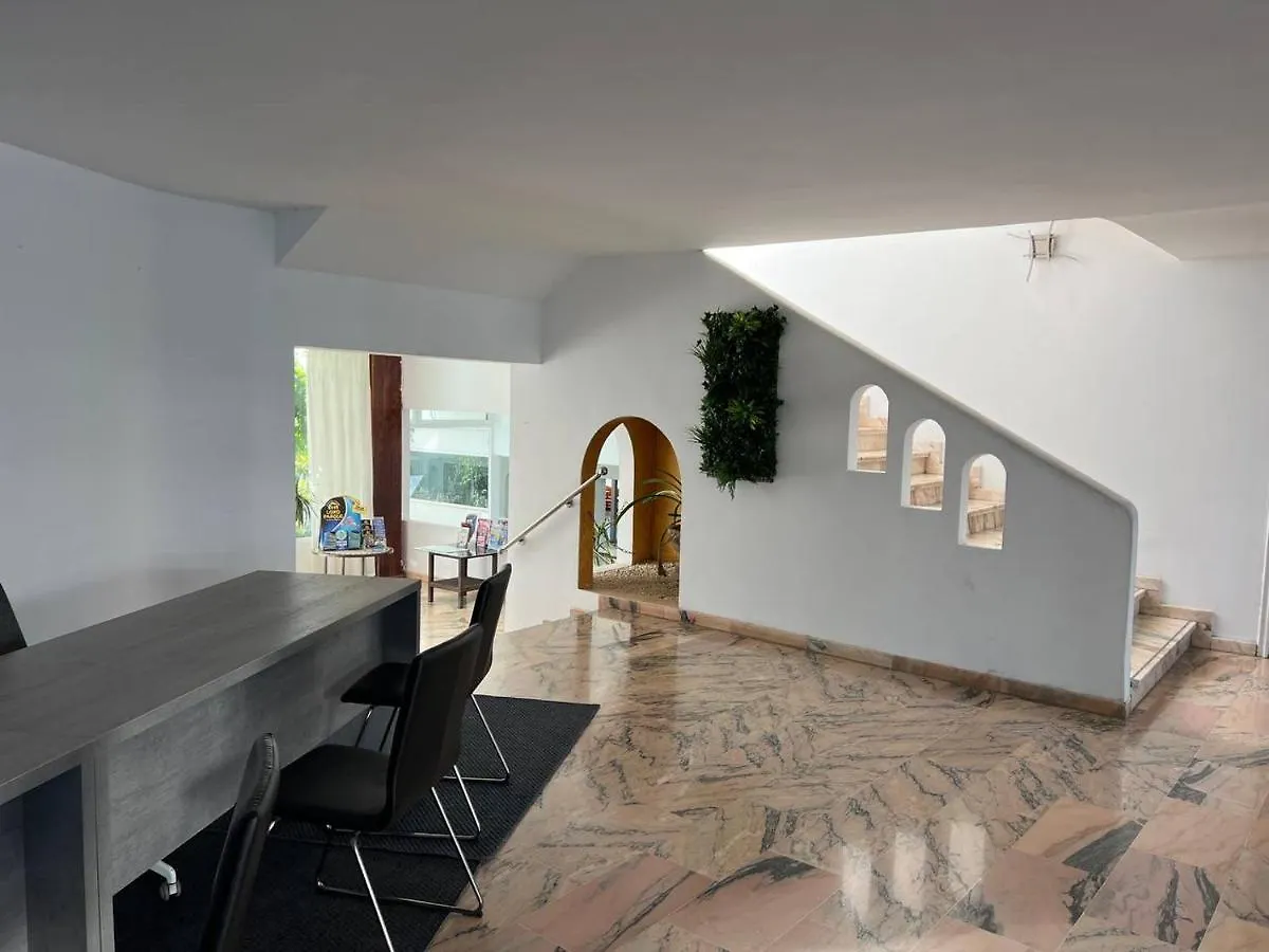 Apart Hotel Ponderosa 아데제