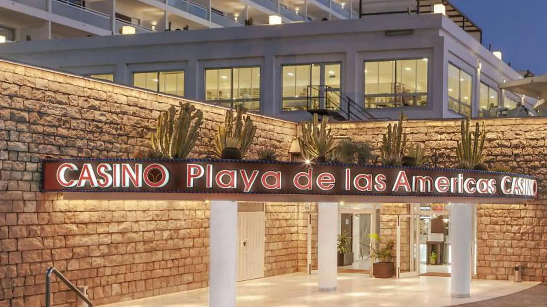 Apart Hotel Ponderosa 아데제