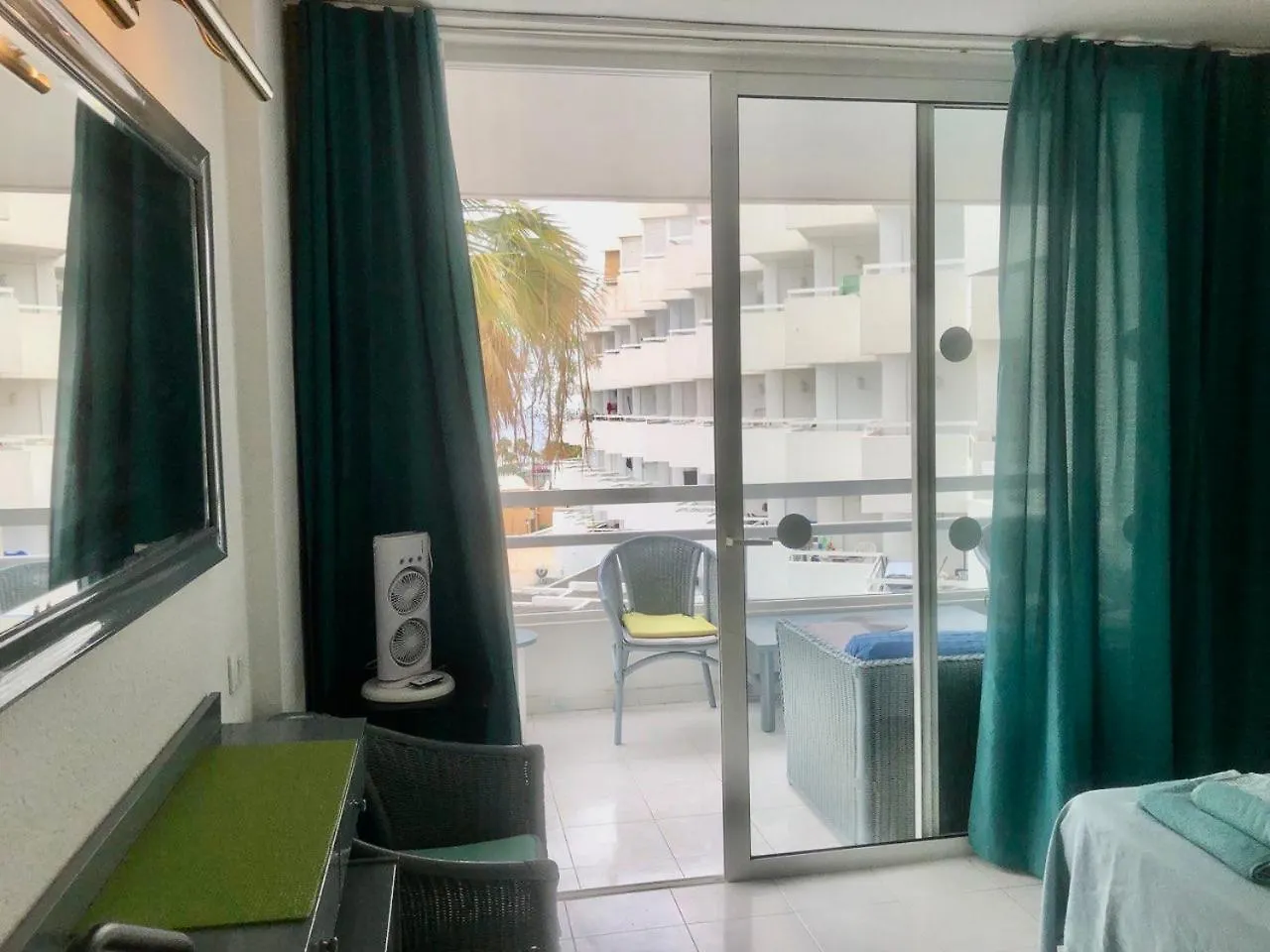Apart Hotel Ponderosa 아데제 스페인