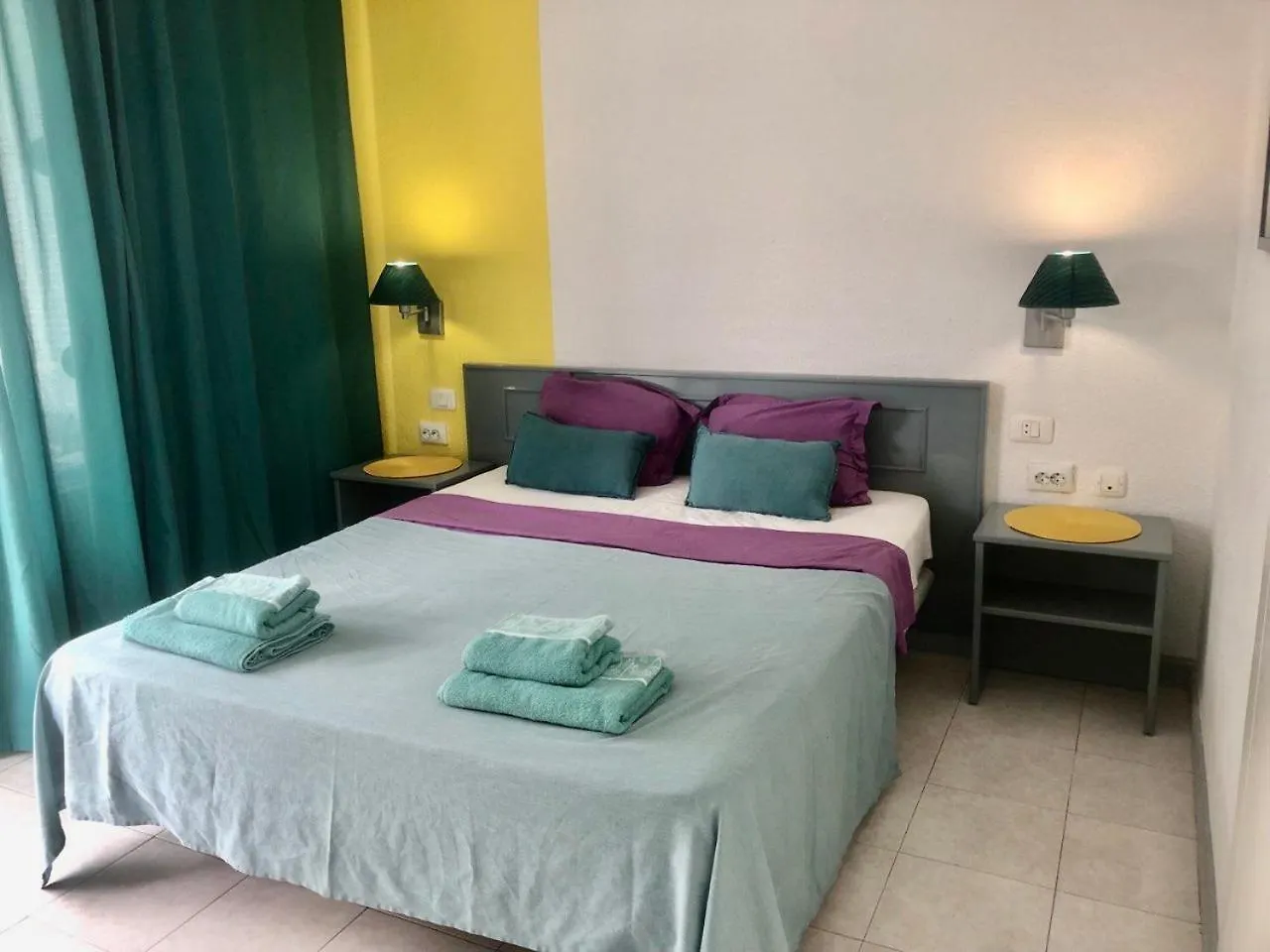 Apart Hotel Ponderosa 아데제 0*,  스페인